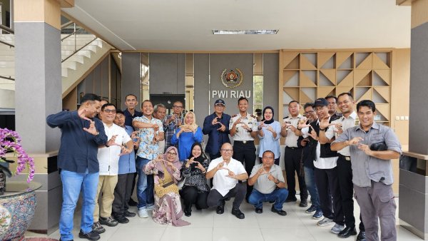 Perkuat Sinergi Informasi Publik, Kepala Kantor Imigrasi Siak Jalin Silaturahmi dengan PWI Riau