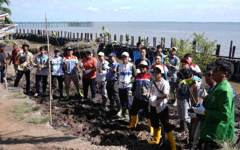 Tumbuhkan Cinta Lingkungan di Kalangan Generasi Z, Kilang Pertamina Dumai Tanam Pohon di 2 Lokasi