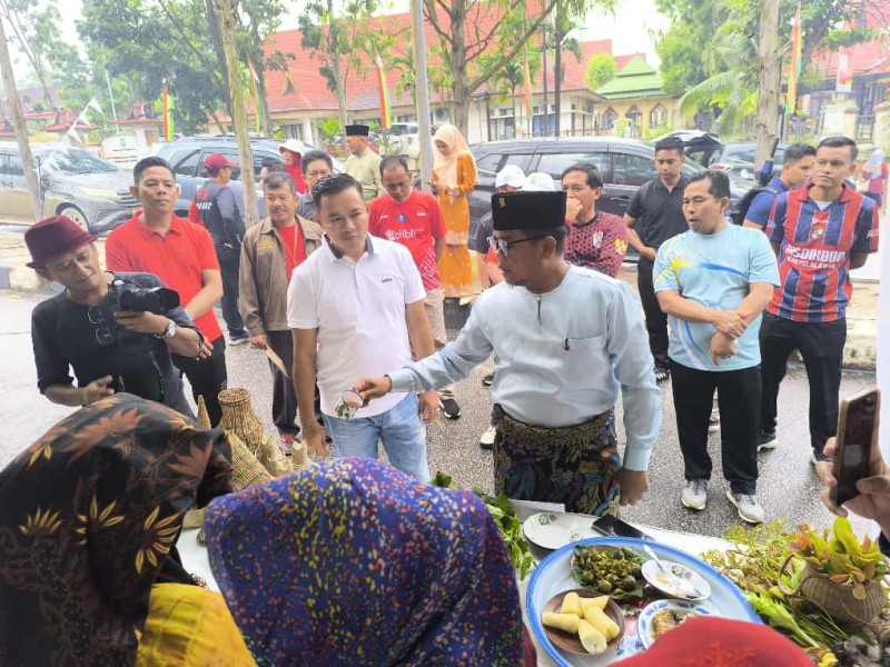 Bupati dan Wakil Bupati Pelalawan Hadiri Lomba Memasak Serba Ikan Antar Kecamatan