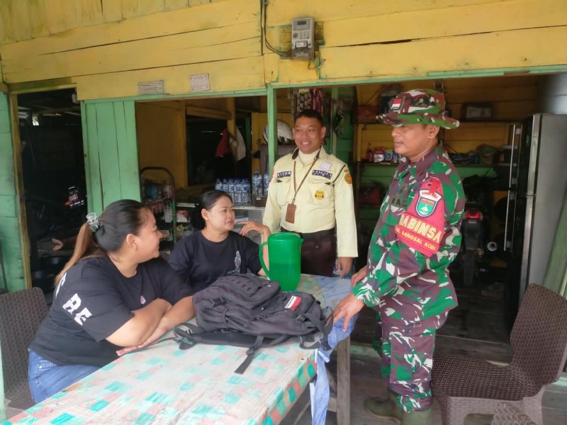 Babinsa Koramil 03/SS dan PHR Patroli Jalur Pipa Minyak di Dumai