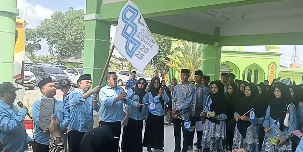 Kepala Kantor Kemenag Kampar Lepas 31 Orang Peserta OMI ke Tingkat Provinsi Riau