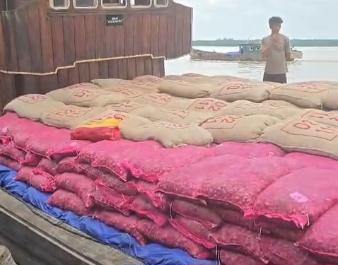 Puluhan Ton Bawang dan Cabai Ilegal dari Tanjung Pinang Digagalkan di Tembilahan