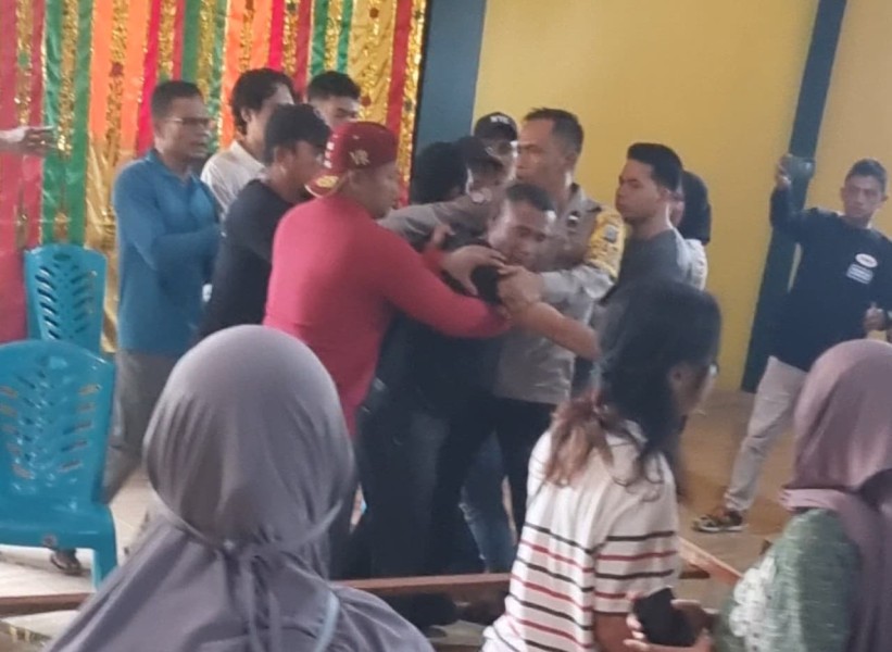 Viral! Oknum Sekdes Tambusai Utara Mengamuk Saat Pembagian Tanah Ulayat