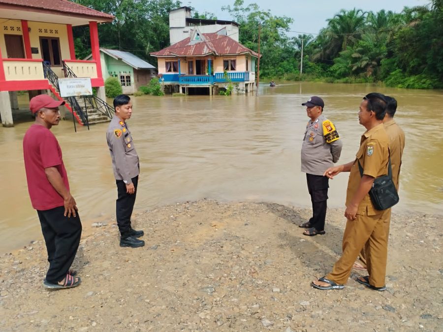 Desa Lubuk Kembang Bunga Pelalawan Terendam Banjir, Kalaksa BPBD: Hanya Air Numpang Lewat