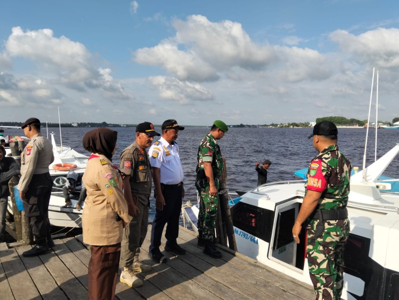 Jelang Nataru, Personel Koramil 06/Kateman  Bersama Tim Gabungan perketat Pengamanan