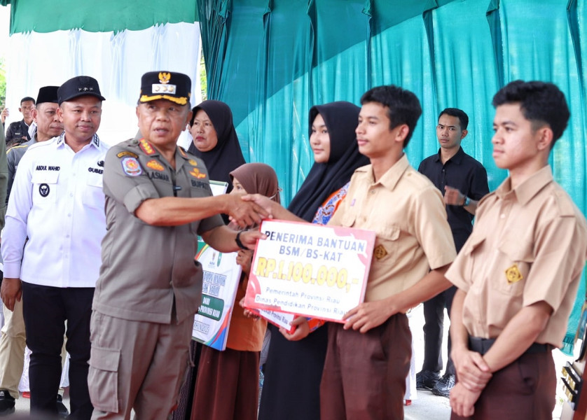 Gubernur Riau Resmikan GPM dan Serahkan Bantuan 8 Unit Rumah Layak Huni