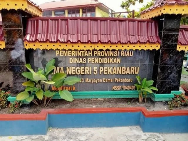 Diduga Lakukan Intimidasi dan Pungli SPMB, Kepsek SMAN 5 Pekanbaru Layak Diganti