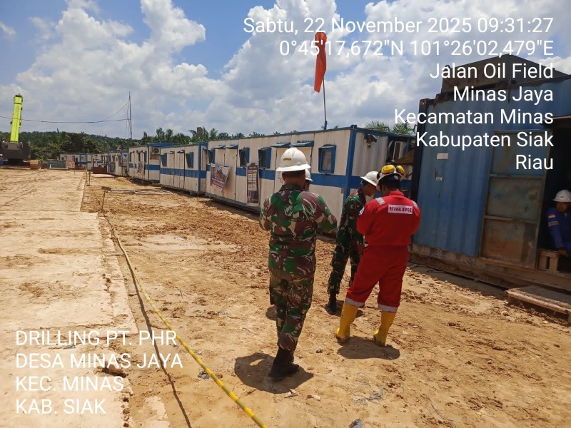 Babinsa Serda Holmes Pasaribu Laksanakan Patroli di Dua Titik Drilling di Kecamatan Minas