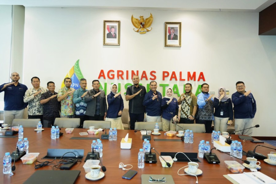 Kunjungi Agrinas Palma Nusantara, Bupati Ade Harapkan Masyarakat Desa di Inhu Dilibatkan Kelola Kebun