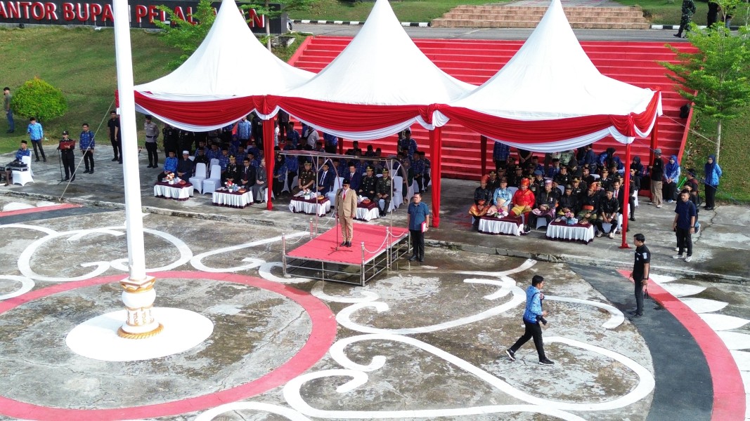 Bupati Pelalawan Pimpin Upacara Peringatan Hari Pahlawan Tahun 2025
