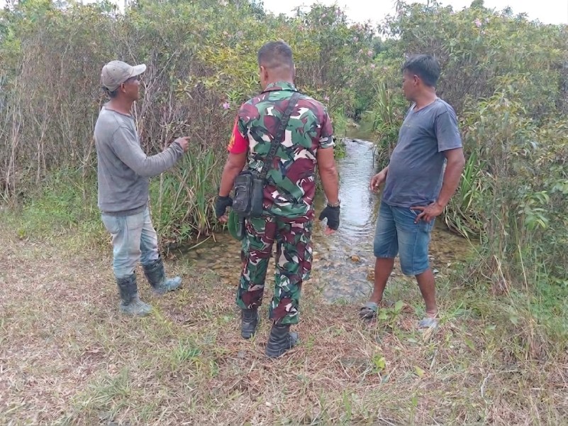 Babinsa Koramil 01/Dumai Ingatkan Warga Bahaya Buka Lahan dengan Cara Membakar