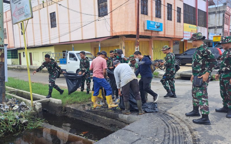 World Cleanup Day 2025, Kodim Dumai Bersama Forkopimda dan Masyarakat Bersihkan Sungai