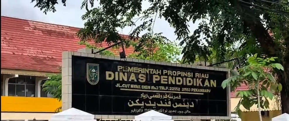 KPK Obok-obok Kantor Dinas Pemprov Riau, Kini Giliran Dinas Pendidikan