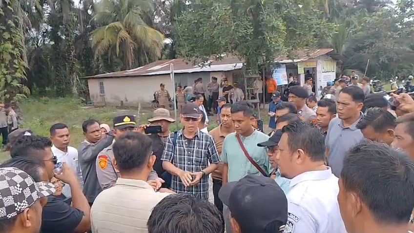 Warga Koto Gasib Kembali Gelar Aksi Damai, Desak PT RAPP Aspal Jalan Berdebu