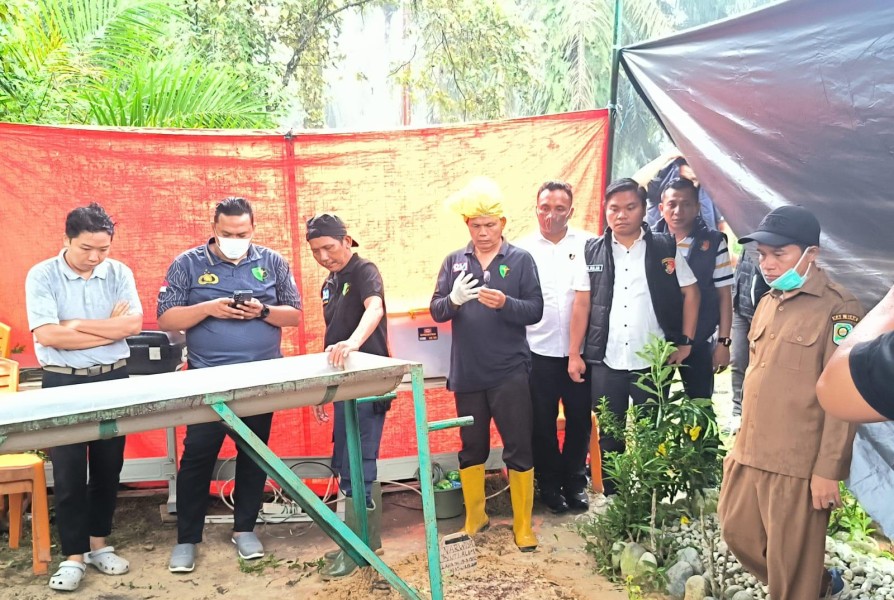 Update Kasus Ibu Tiri di Siak: Polisi Bongkar Makam Korban Untuk Autopsi Medis