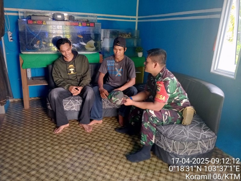 Babinsa Koramil 06/Kateman Jalin Silaturahmi dengan Warga Kelurahan Bandar Sri Gemilang