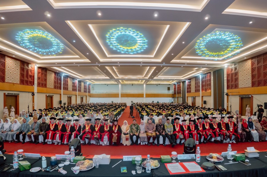 Universitas Abdurrab dan STEI Iqra Annisa Wisuda 295 Mahasiswa