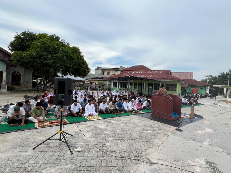 Sholat Idul Adha 1447 H di Kampung Minas Barat Berlangsung Khidmat di Halaman Museum Suku Sakai