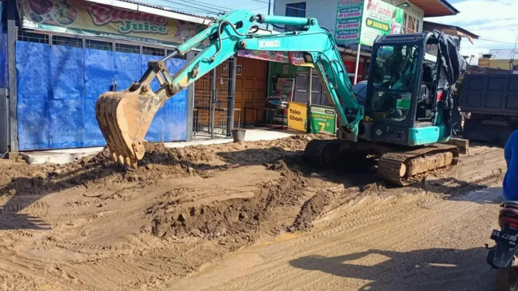 Kerahkan 25 Alat Berat, BNPB Tegaskan Fokus Akses Solok, Agam, dan Tanah Datar