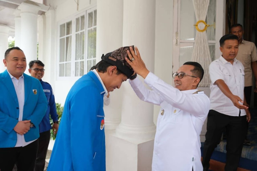 Buka Rapimda DPD KNPI Sumbar, Bupati Eka Putra Sebut Tantangan Pemuda Di Zaman Digital Sangat Besar