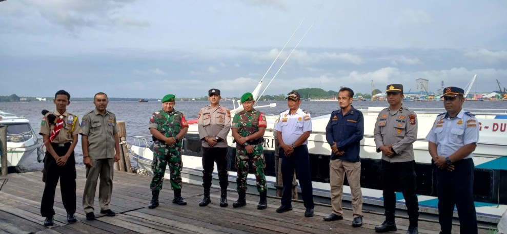 Koramil 06/Kateman Bersinergi dengan Aparat Gabungan Amankan Nataru di Pelabuhan Sungai Guntung