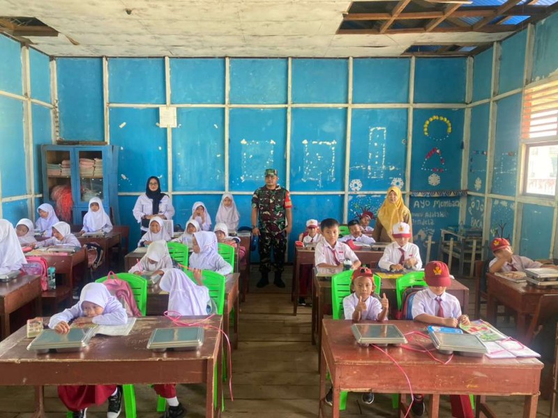 Babinsa Kawal Program MBG, Dukung Generasi Sehat dan Cerdas