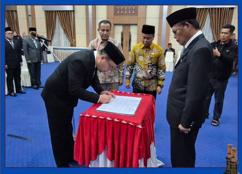 Wawako Azhar Lantik 16 Pejabat Eselon II dan III Lingkup Pemkot Sungai Penuh.