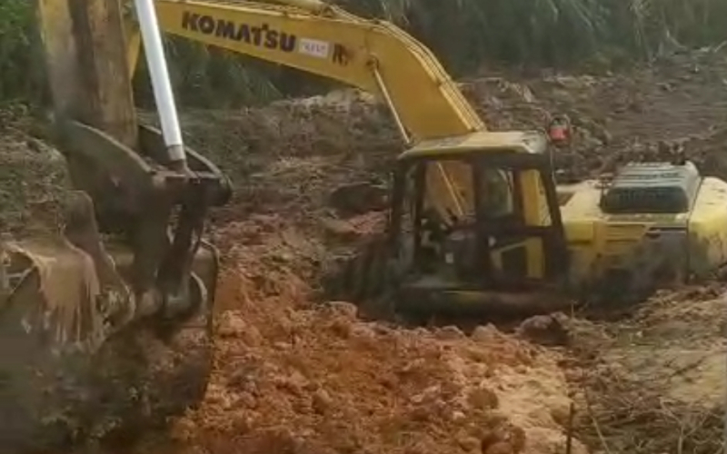 Warga Soroti Tanah Timbun di PT SDO Lubuk Gaung, Legalitas Material Dipertanyakan