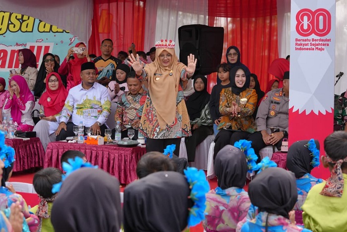 Semarak Karnaval Budaya Siak 2025: Diikuti Ribuan Pelajar dengan Berbagai Pertunjukan dan Baju Adat, Bupati Afni Berdecak Kagum