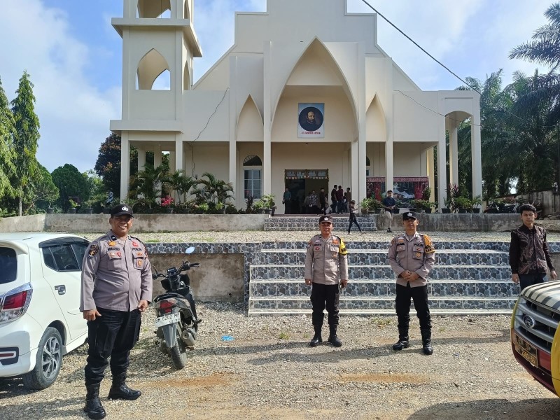 Cegah Gangguan Khamtibmas, Polsek Rambah Gelar Patroli Minggu Kasih Pengamanan di Sejumlah Gereja