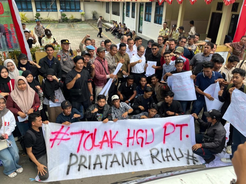 Seratusan Warga Rupat Ngamuk di BPN Riau, Tolak Perpanjangan HGU PT Priatama Karena Tak Kunjung Beri Hak Plasma 20 Persen