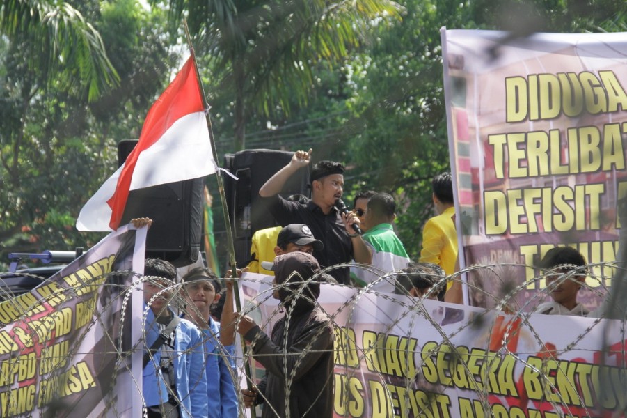Demonstran Desak DPRD Riau Bentuk Pansus Defisit Anggaran Rp 1,8 T