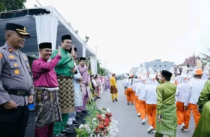 Lepas Peserta Pawai Taaruf MTQ ke-54, Bupati: Jadikan Alquran Landasan Hidup