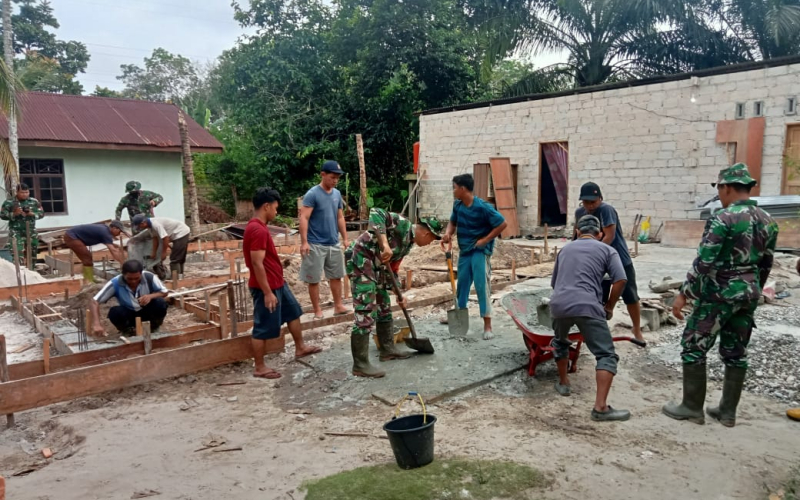 Personil Satgas TMMD Kodim Dumai Beri Harapan Baru, Perbaiki RTLH Untuk Warga Bukit Kayu Kapur
