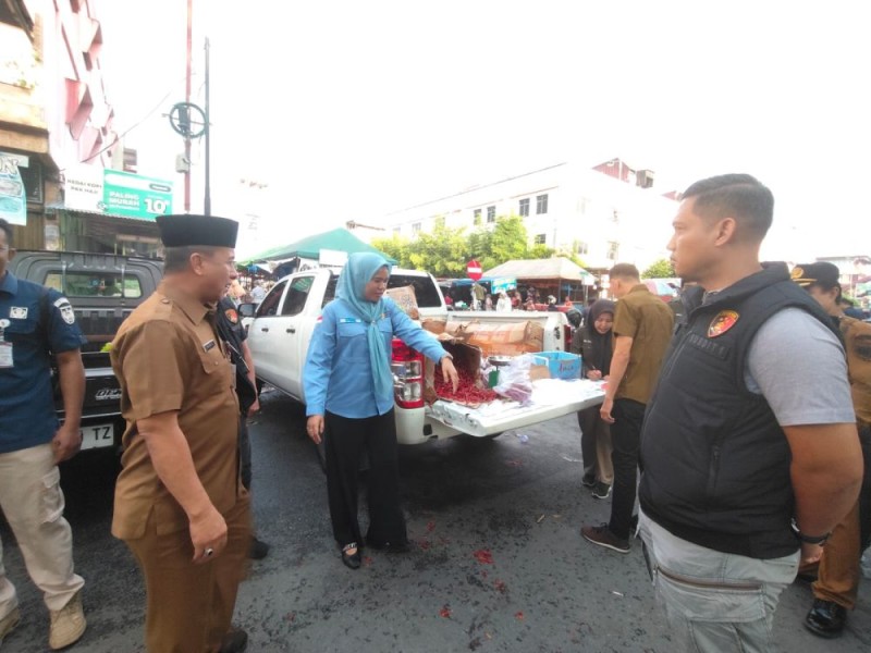 Pemprov Riau Distribusikan Satu Ton Cabai Merah di Lima Pasar