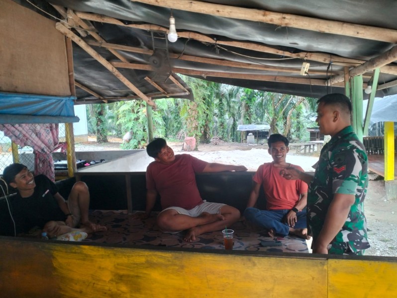 Koptu Salomo Sembiring Sosialisasikan Pentingnya Menjaga Kesehatan kepada Warga Minas Jaya