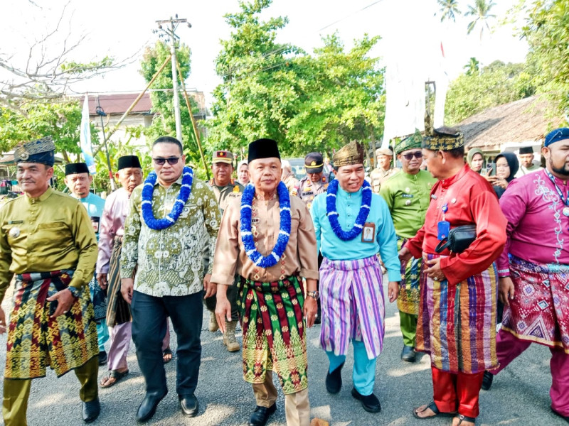 Bupati Meranti Kukuhkan Bapak dan Ibu Asuh Anak Stunting serta Ayah Bunda Genre Tahun 2025
