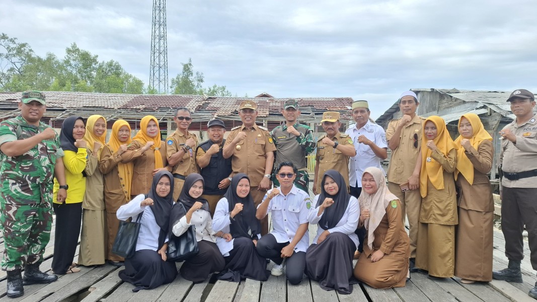 Tinjau Bangunan SDN 004 Desa Sungai Laut, Bupati Inhil: Pemkab Inhil Komitmen Lakukan Perbaikan