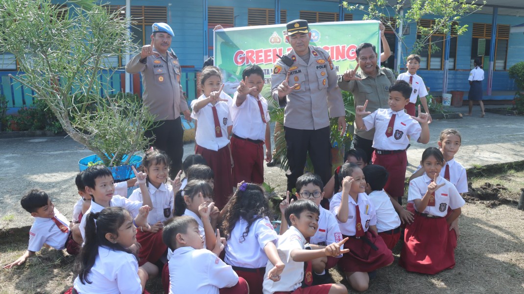 Tanam Pohon Tanam Harapan Green Policing Polres Meranti Bersama Siswa SD Yosudarso