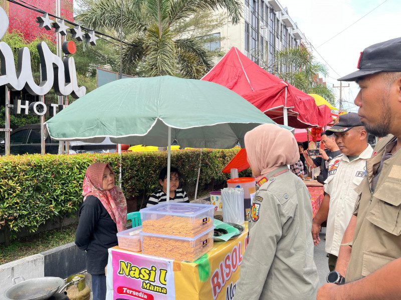 Pedagang Takjil di Pekanbaru Dilarang Jualan di Bahu Jalan, Kasatpol PP: Kami Ingatkan!