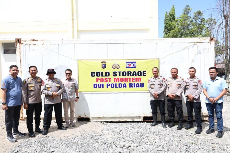 Peti Pendingin Jenazah Bantuan Polda Riau Tiba di RSUD Lubuk Basung, Agam