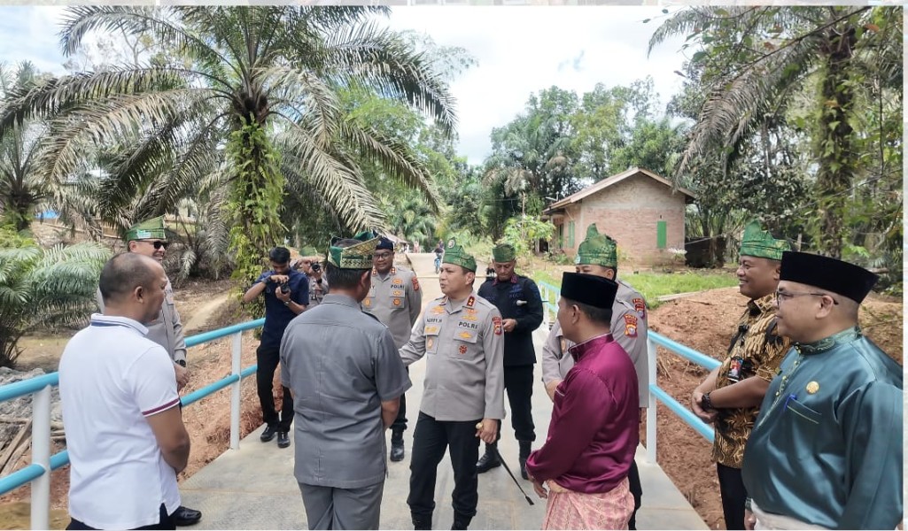 Kapolda Riau Kunjungi Pembangunan Jembatan di Desa Lubuk Agung