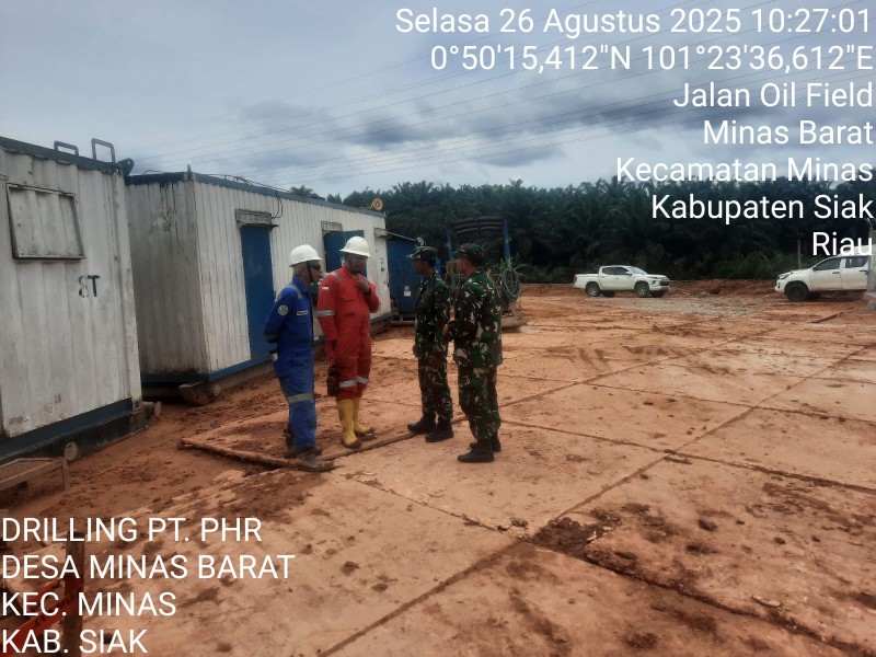 Babinsa Koramil 03/Minas Laksanakan Patroli di Lokasi Drilling PT PHR di Minas Barat