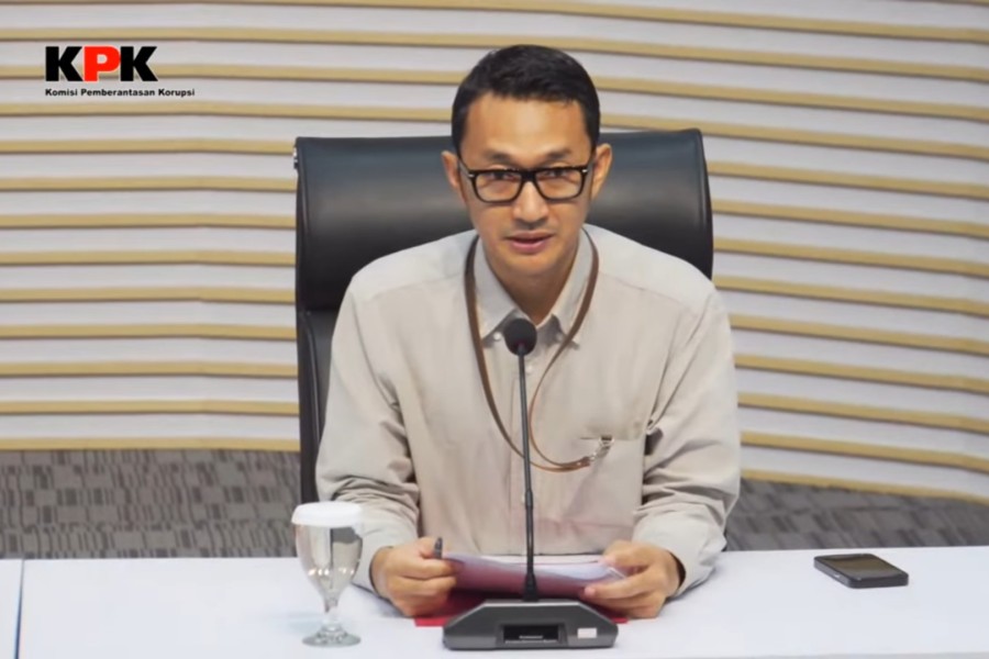 KPK Geledah Rumah Dinas Plt Gubernur Riau SF Haryanto