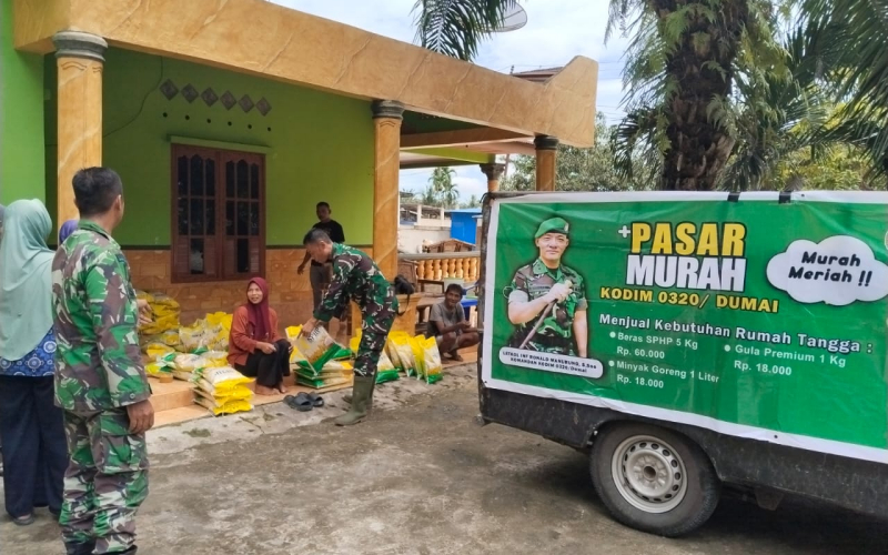 Warga Bangsal Aceh Antusias Sambut Gerakan Pangan Murah Kodim 0320 Dumai dan Bulog
