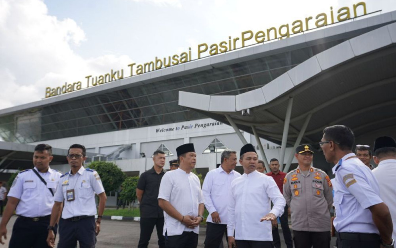 Gubri Abdul Wahid Tinjau Bandara Pasir Pengaraian, Sebut Ada Rute Baru Penerbangan