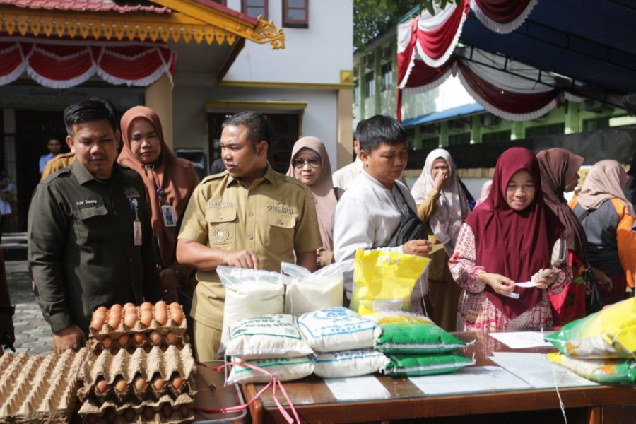 Akrab Bagaikan Tetangga, Gubri Wahid Sapa Warga Delima Saat Pasar Murah