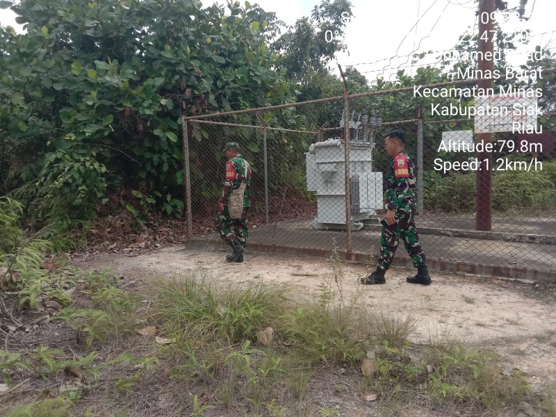Babinsa Laksanakan Patroli Penguatan Binter SKK Migas PHR di Area Minas, Kabupaten Siak