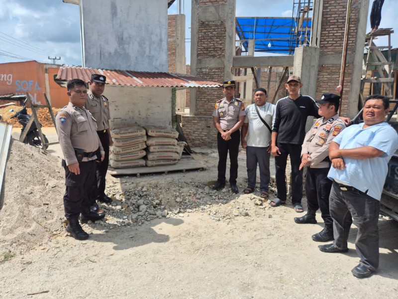 Sambut Ramadhan dengan Keberkahan, Polsek TPTM Serahkan Bantuan Semen untuk Pembangunan Masjid Al-Fath Nur