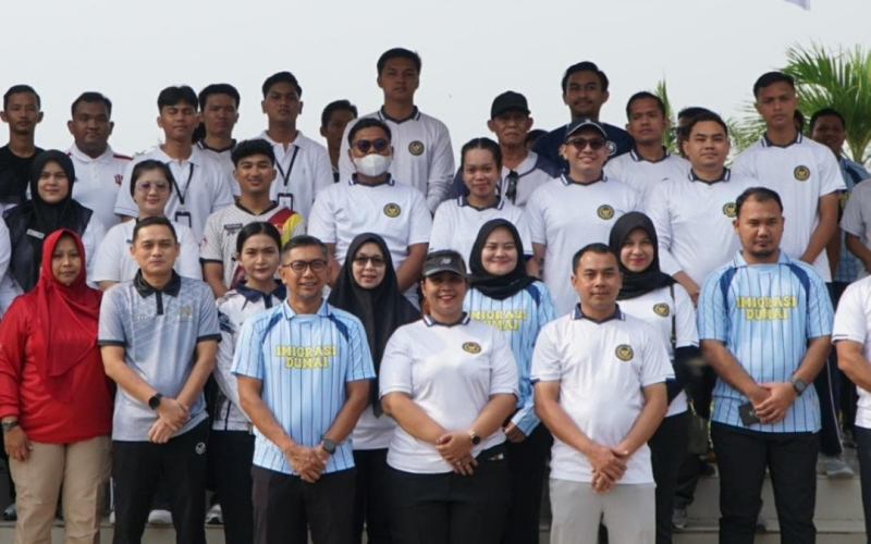 Semarak HUT RI ke-81, Imigrasi, Rutan dan Bapas Dumai Gelar Aksi Bersih di TMP Damai Sentosa